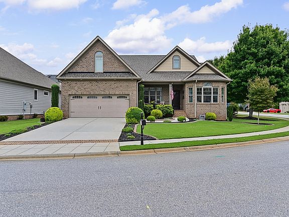 2nd image of 312 Laguna Ln