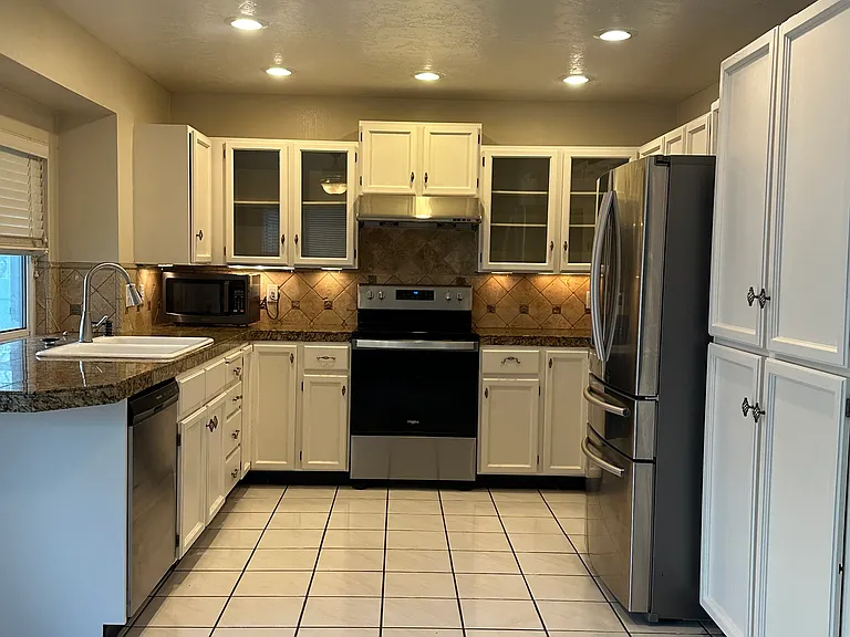 425 E Crown Pointe Dr — Photo 7