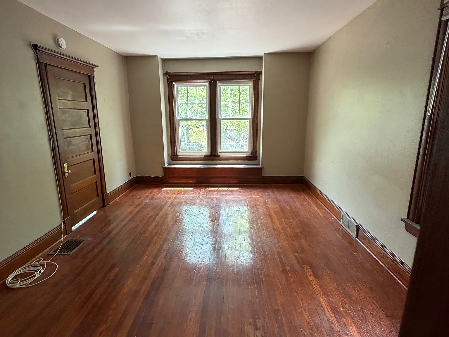 3 bed, 1000 sqft, $1,450 — Photo 2