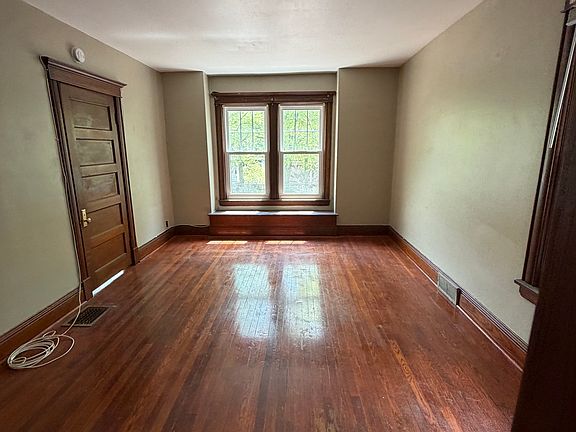 2nd image of 434 Potomac Ave APT 1