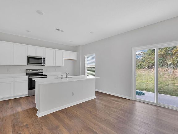 4th image of 3048 Highline Dr SW