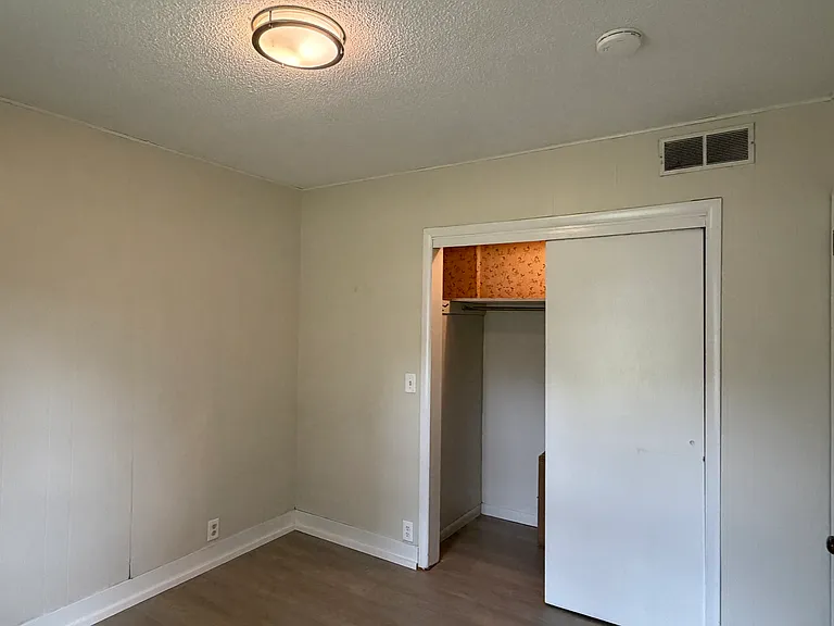 513 N Carrie St — Photo 9