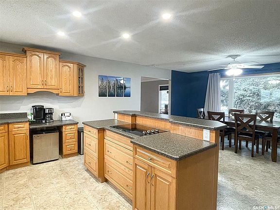 5th image of 712 3rd St W