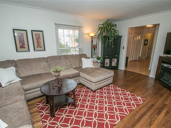 5th image of 579 Lindford Dr