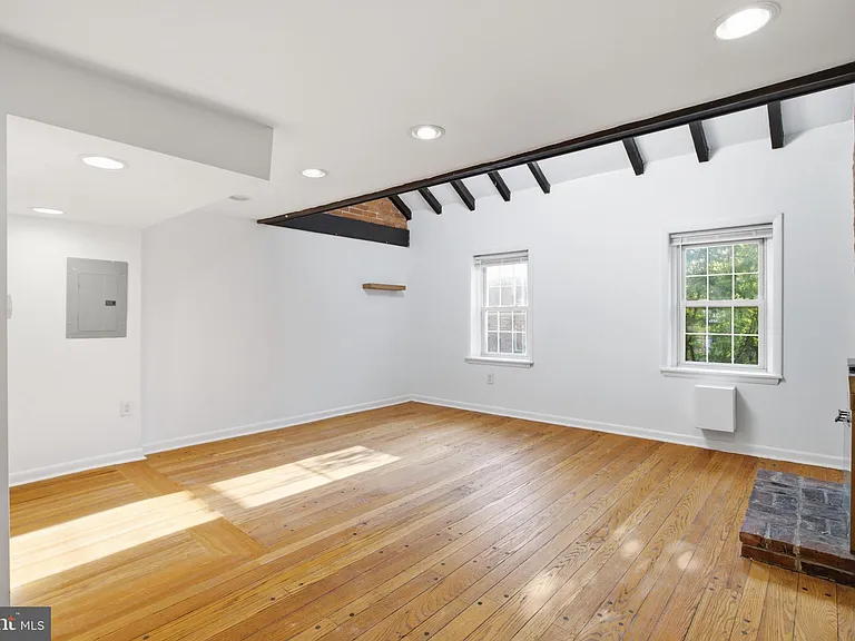 747 S 2nd St #Penthouse 00-3F — Photo 9