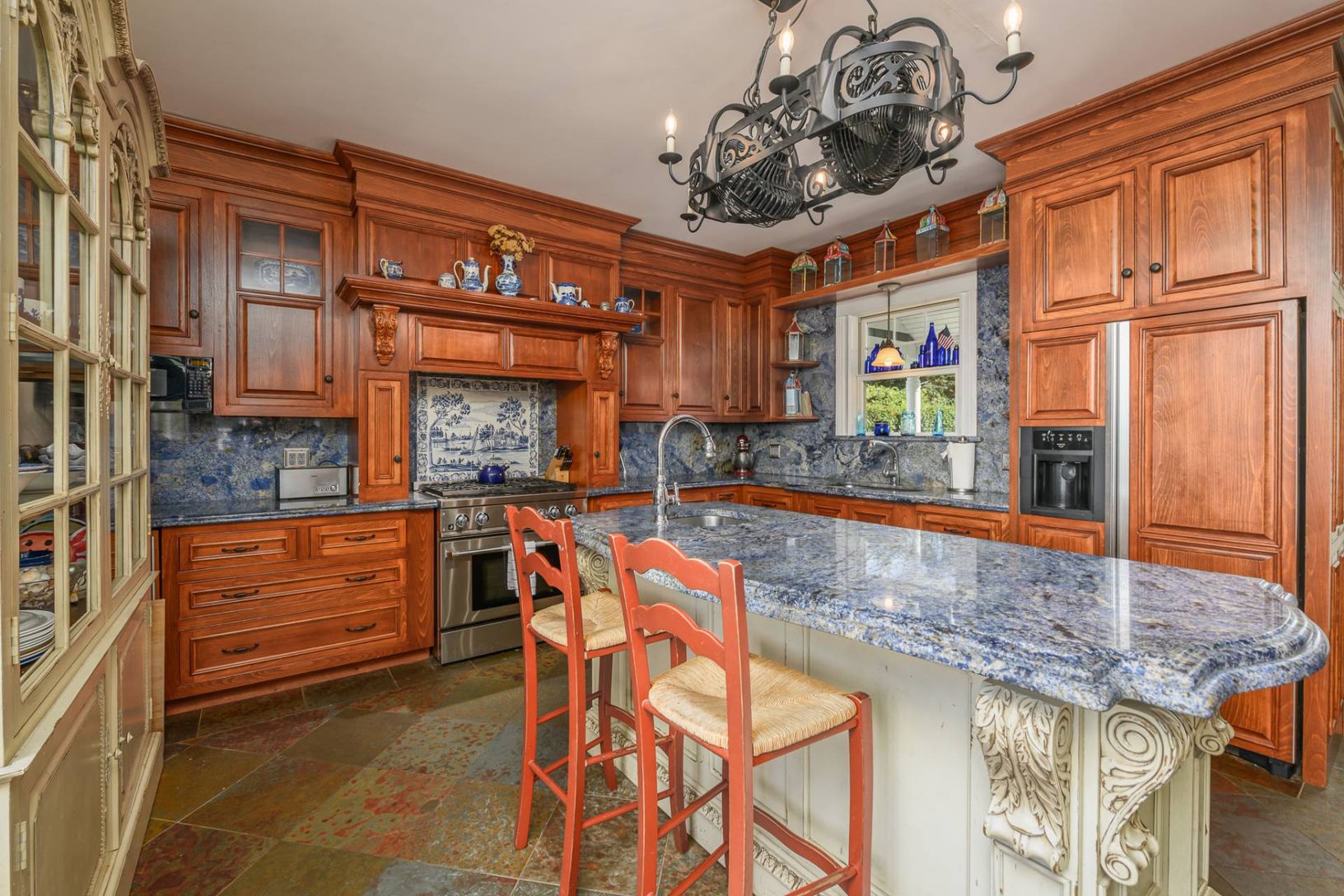  Chef's kitchen