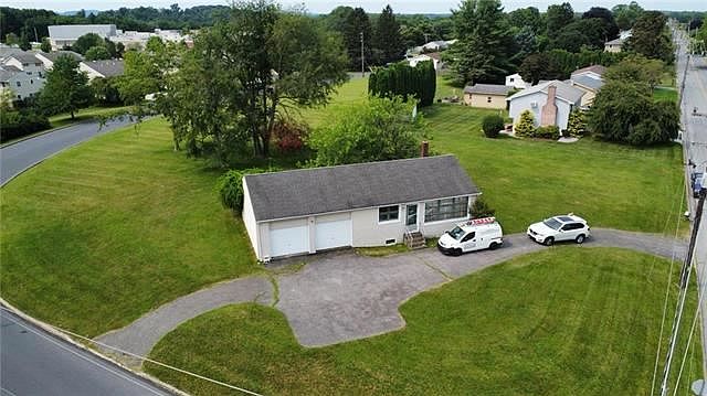 1st image of 602 Apple Blossom Rd