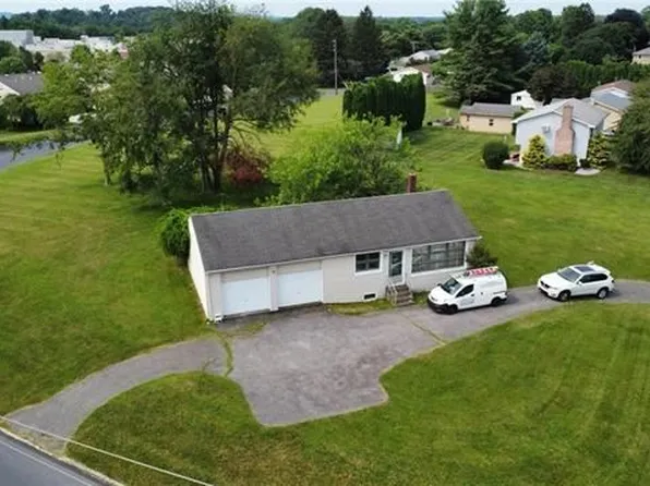 602 Apple Blossom Rd, Easton, PA 18040
