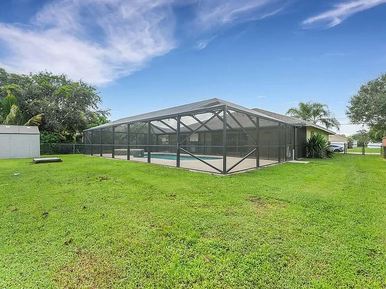 5335 NW Conley Dr — Photo 7