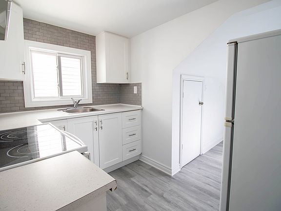 2nd image of 61 Queenston St