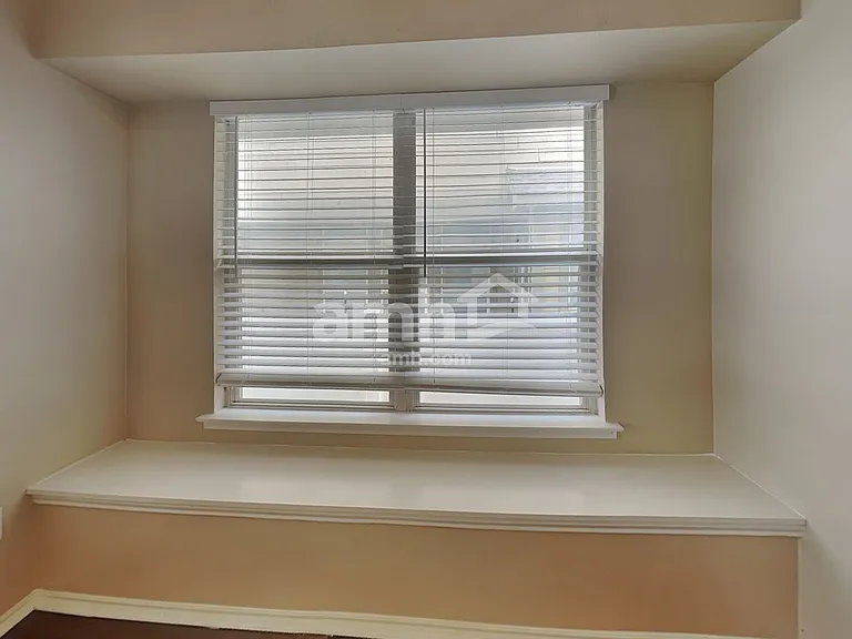 210 Hilltop Dr — Photo 5