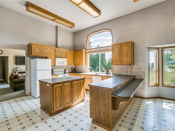 4th image of 3579 Camano Dr