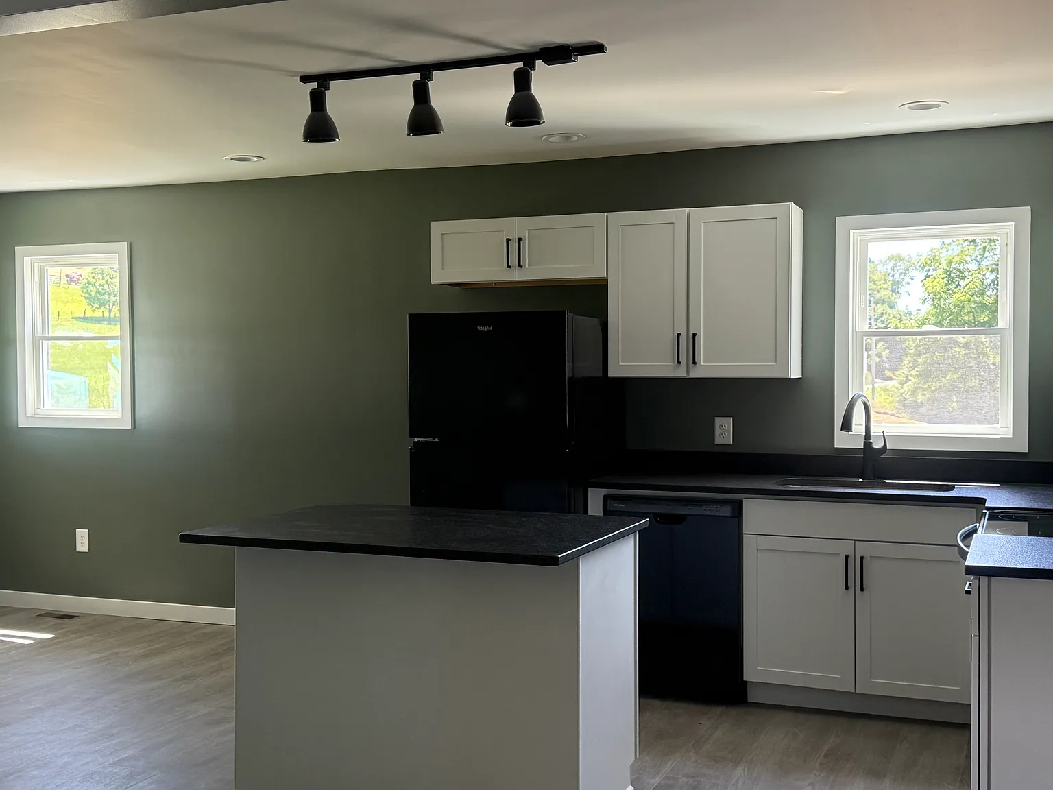 3 bed, 1800 sqft, $1,850 — Photo 3