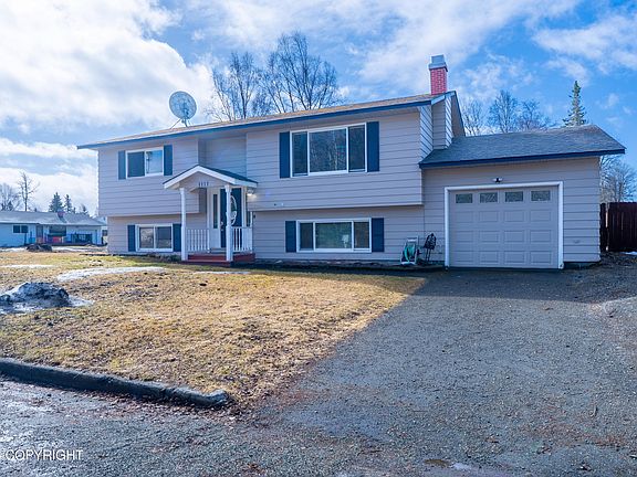 2nd image of 1111 Larch Ave