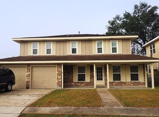 816 Oakwood Dr, Gretna, LA 70056
