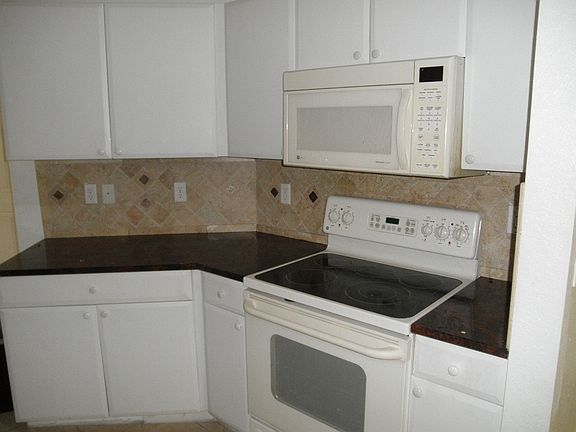 3rd image of 913 Pipers Cay Dr