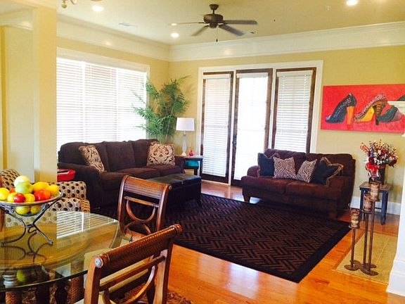 3rd image of 910 Augusta Dr Unit 102