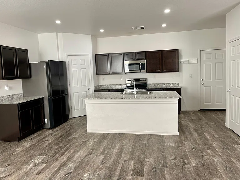 9818 Salty Dog Dr — Photo 5