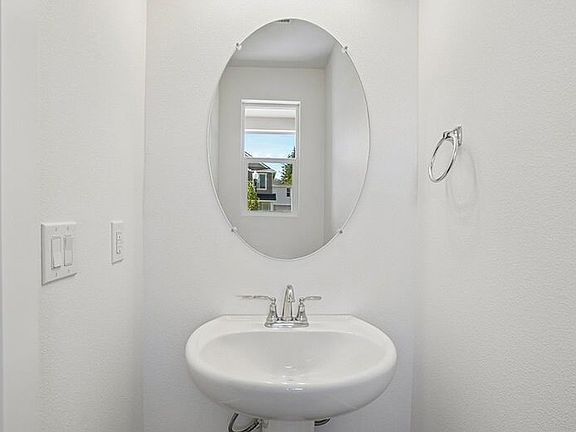5th image of 528 SW 23rd St