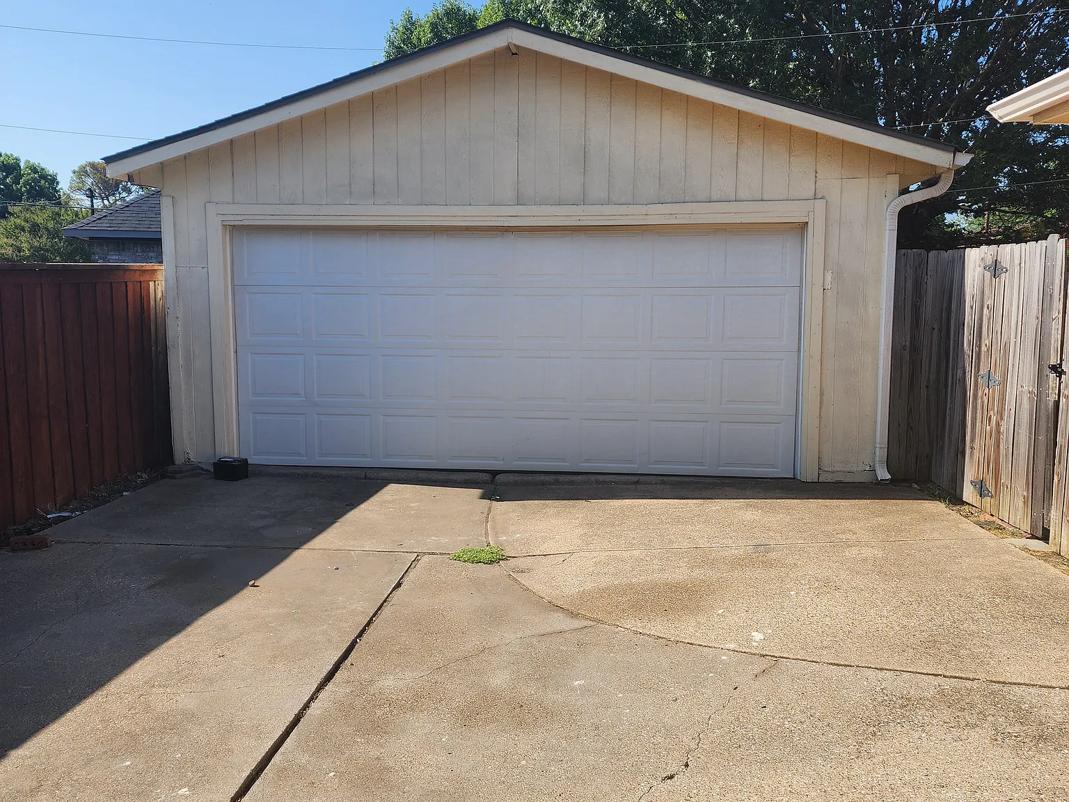 4 bed, 1983 sqft, $2,275 — Photo 2