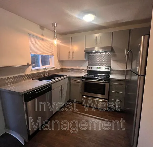 9031 N Saint Louis Ave — Photo 3