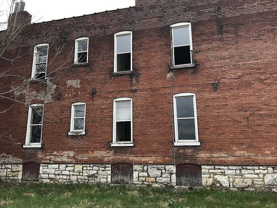 2nd image of 3722 Saint Louis Ave #3724