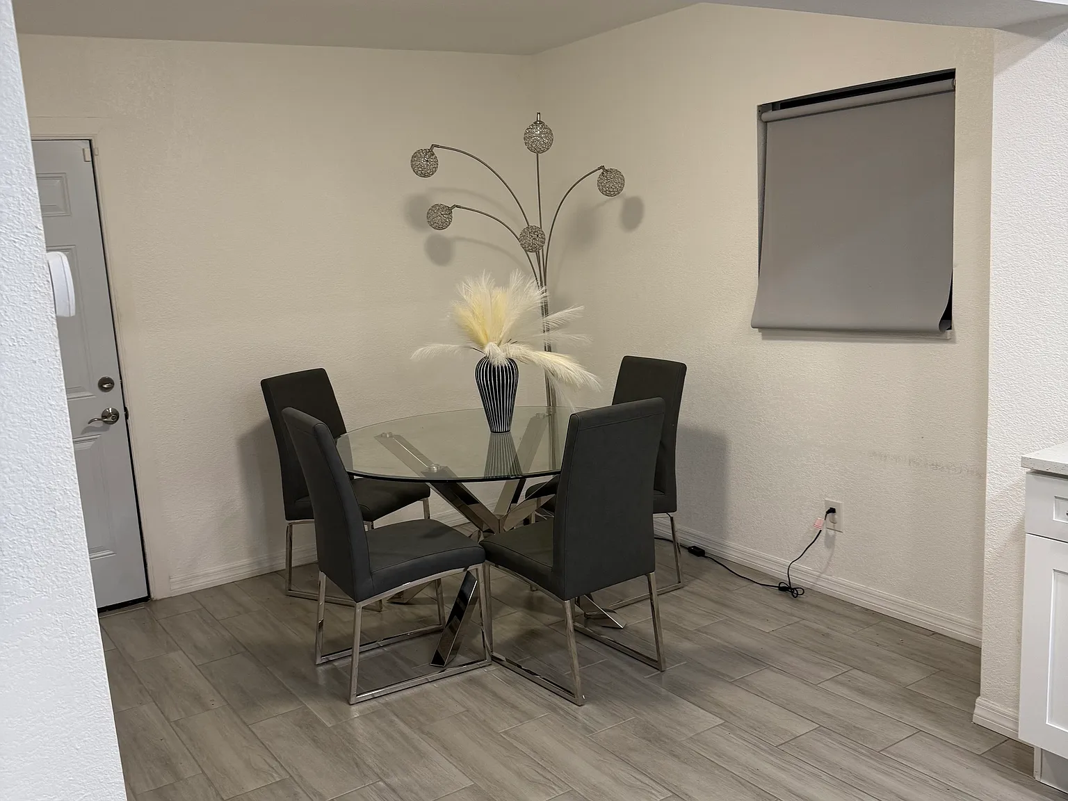 2 bed, 792 sqft, $2,025 — Photo 3