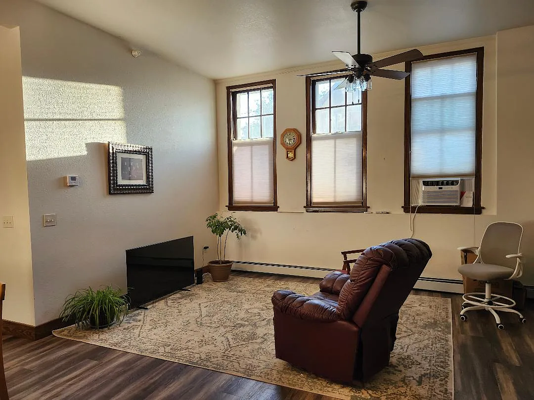 2 bed, 1.5 bath, 900 sqft, $1,350 — Photo 4
