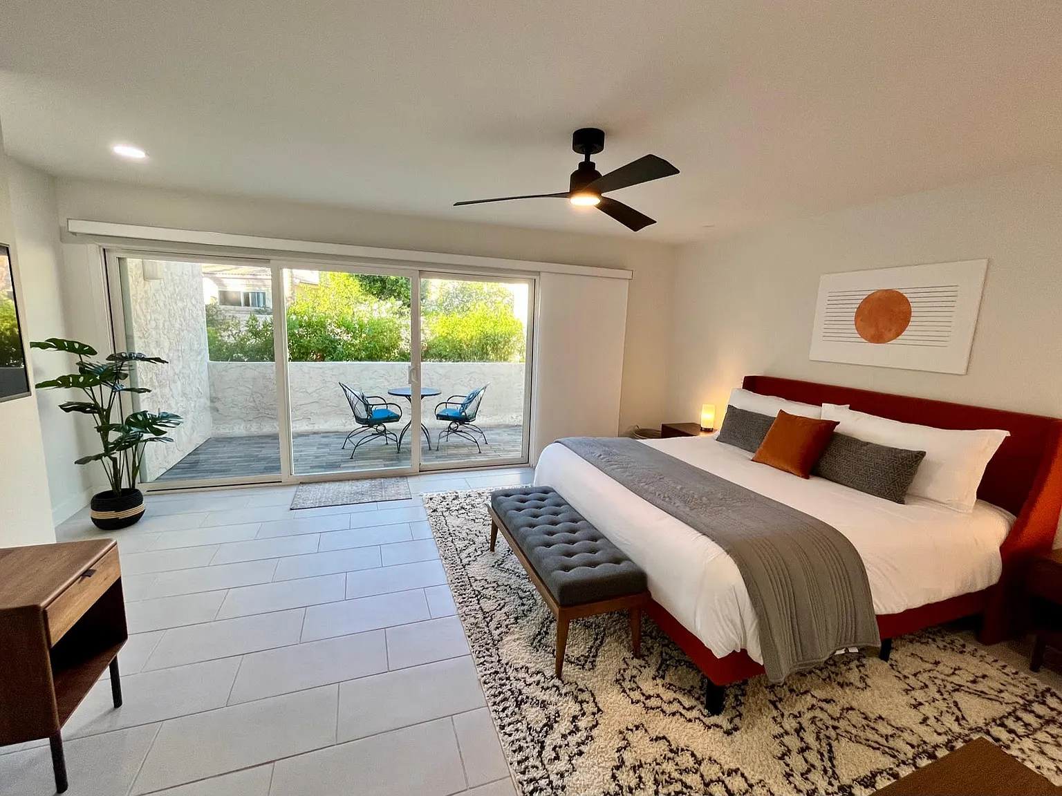 2 bed, 1350 sqft, $5,500 — Photo 4