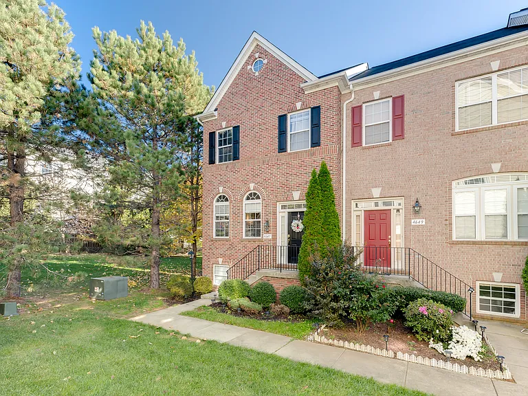 4647 Carisbrooke Ln — Photo 9