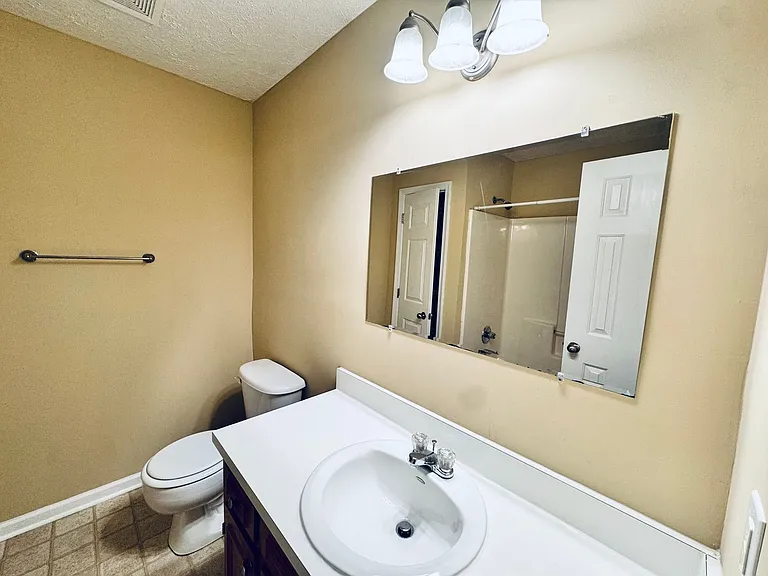 802 Middle St — Photo 15