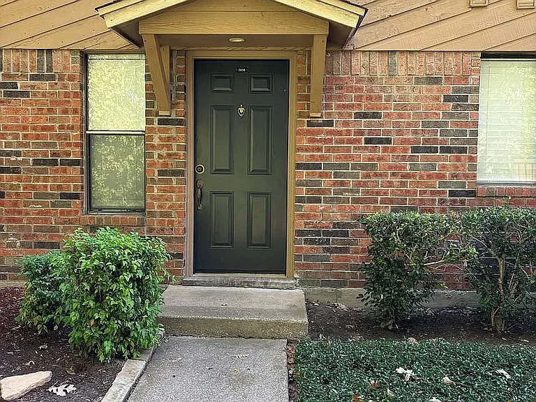 3 bed, 1155 sqft, $1,750 — Photo 1
