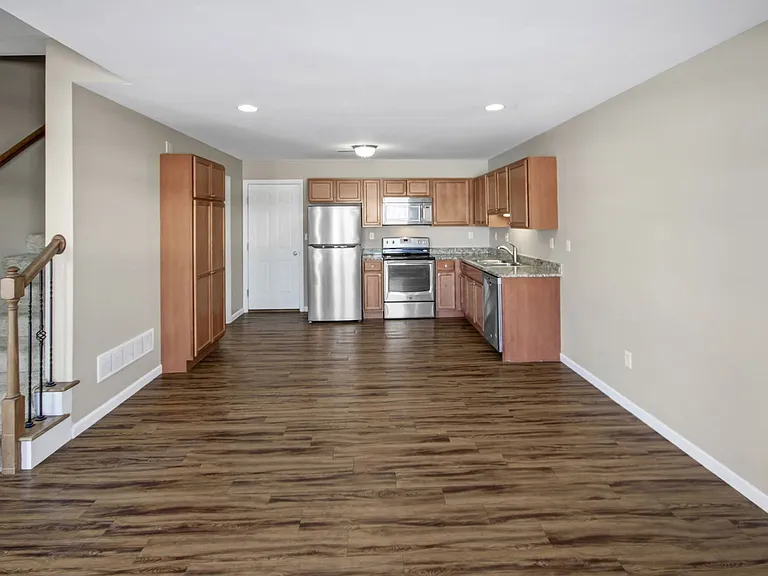 302 Starwood Dr — Photo 3