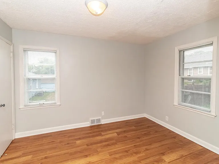 1413 Lake St NE — Photo 14