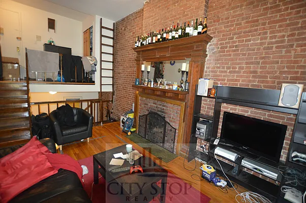 Rented by City Stop Realty | media 2