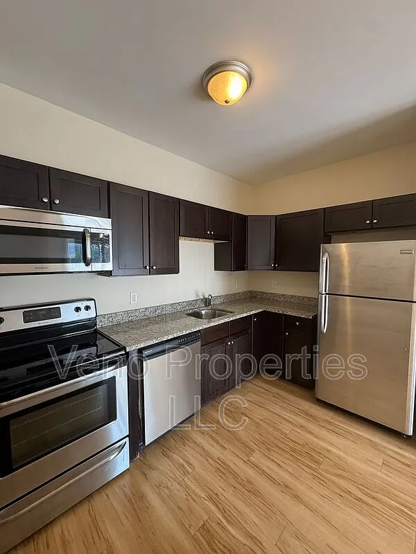 2 bed, 2.0 bath, $1,700 — Photo 3