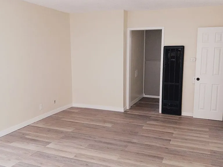 220 S East St — Photo 9