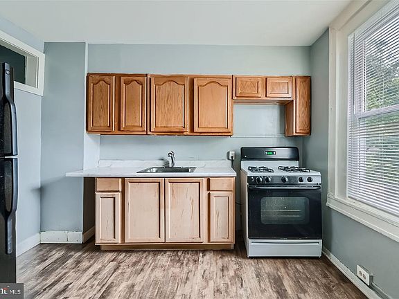 5th image of 3162 Ravenwood Ave