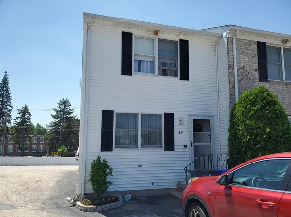 24 Sunflower Cir Unit 101, North Providence, RI 02911