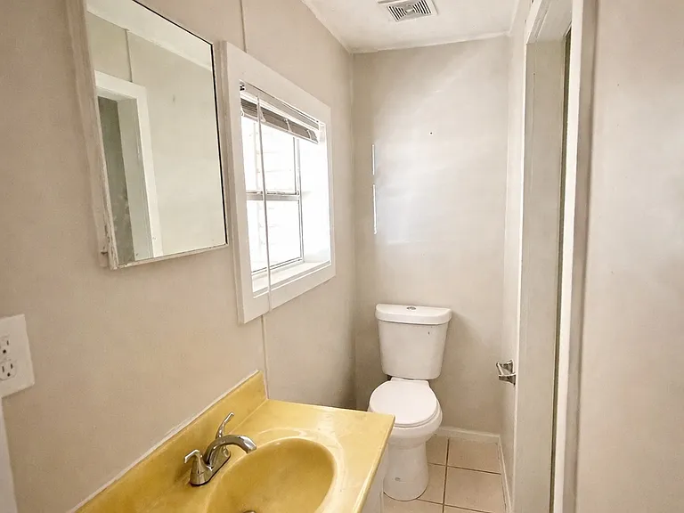925 Woodward Rd — Photo 5
