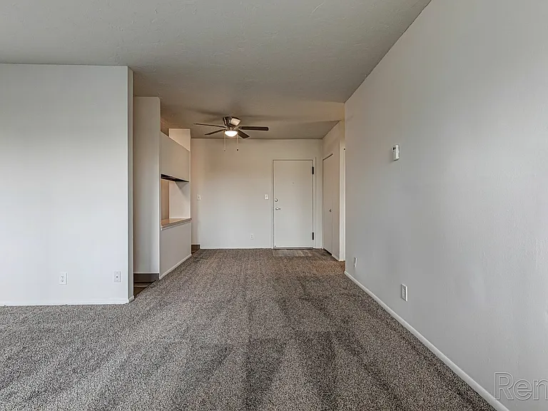 1 Bedroom Living Room / Dining Room