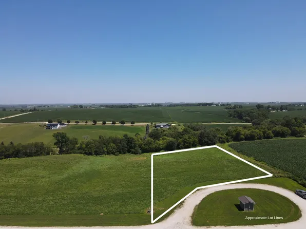 Lake Ridge Rd, Decorah, IA 52101