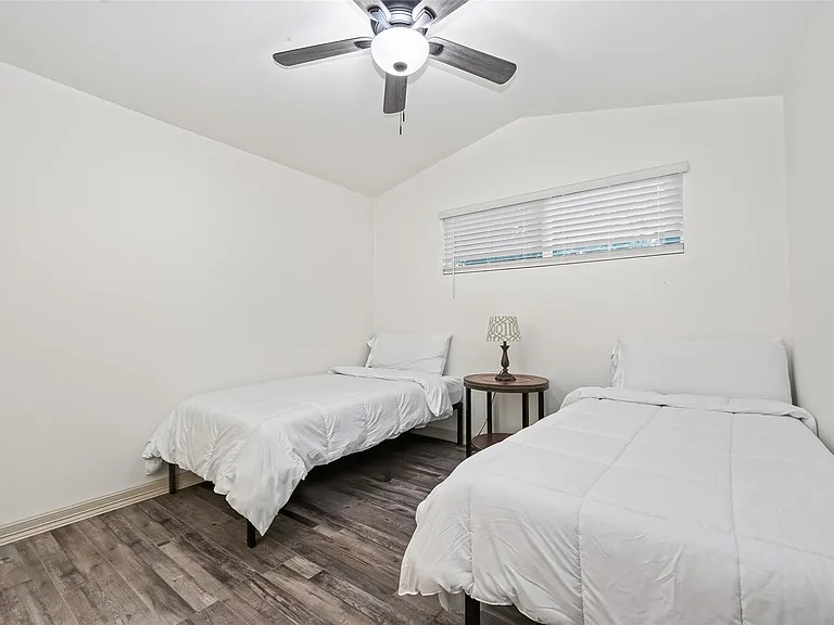 5803 Greencraig Dr — Photo 15