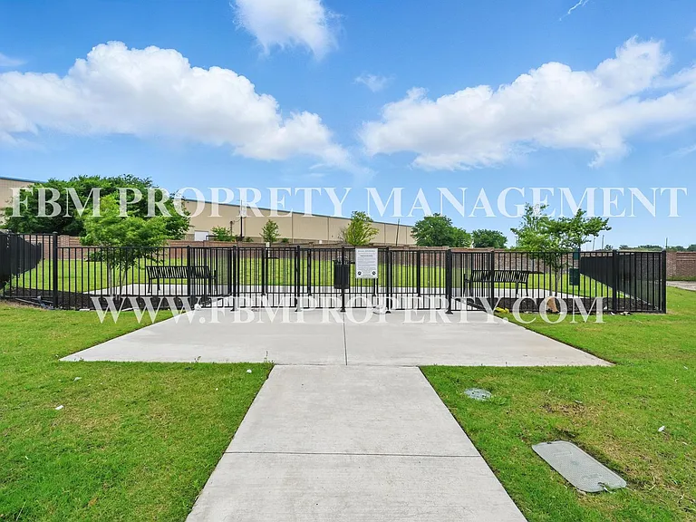 2128 Layla Dr — Photo 3