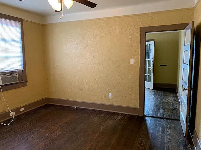 2236 Burgundy St — Photo 2