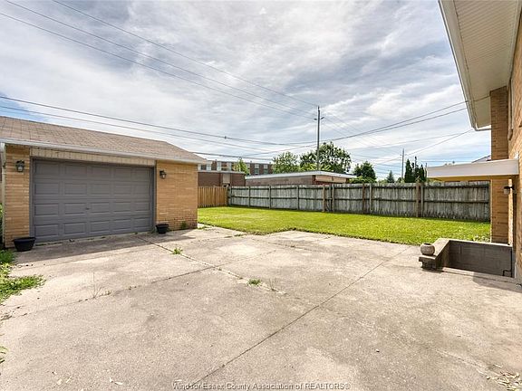 5th image of 962 Watson Ave