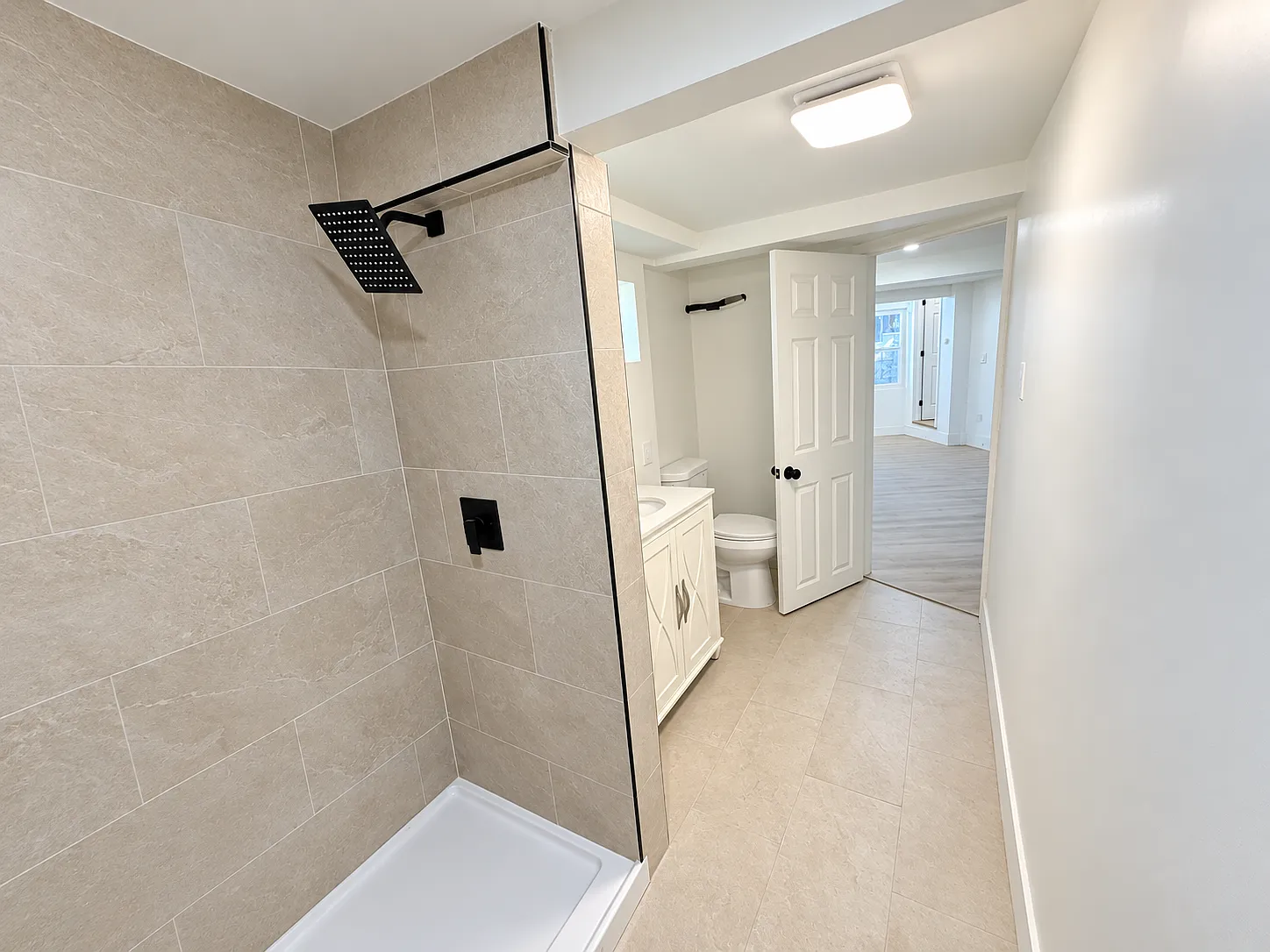 5 bed, 2100 sqft, $5,700 — Photo 3