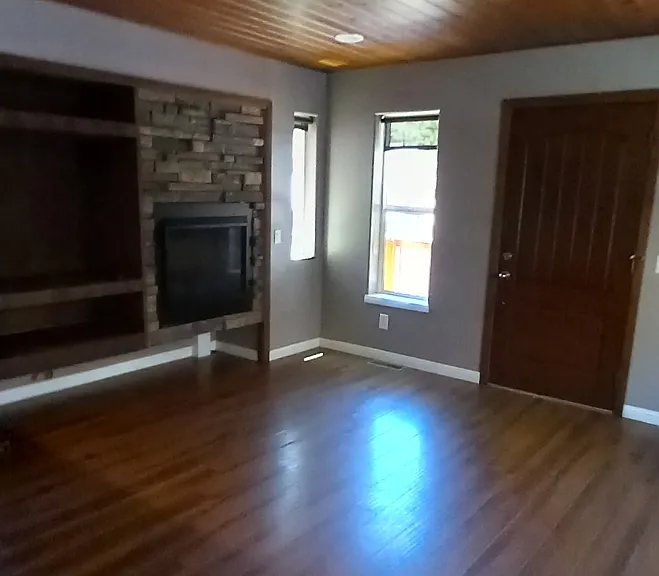 589 Moreno Ln — Photo 2