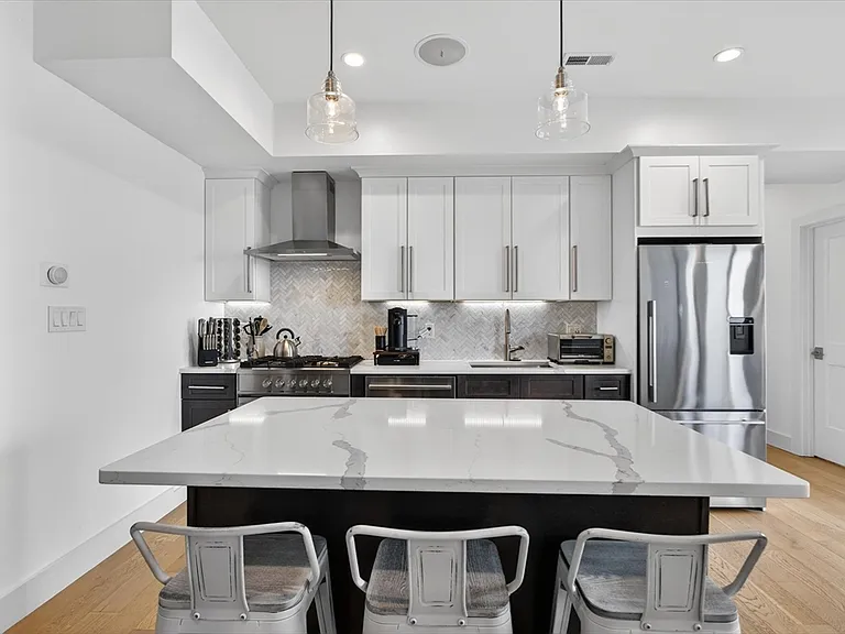 946 Saratoga St #303 — Photo 5