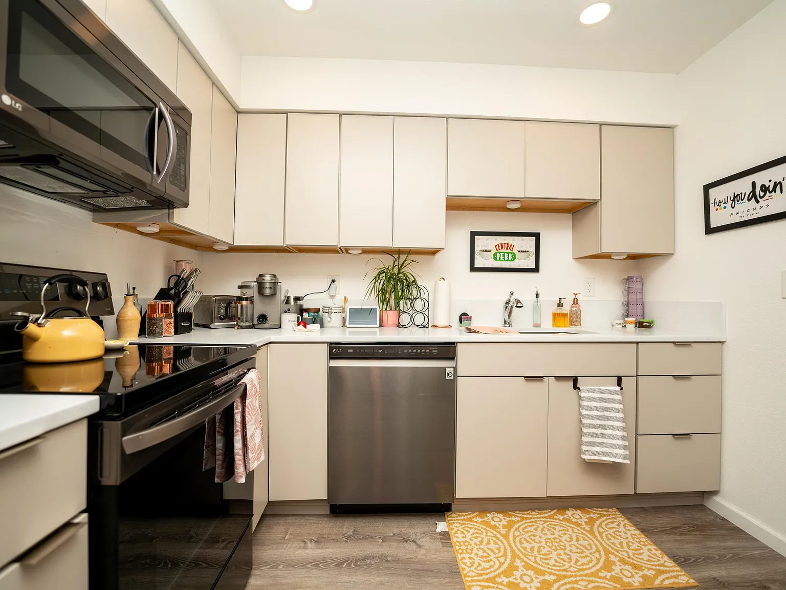 531 Sunset Ave — Photo 1